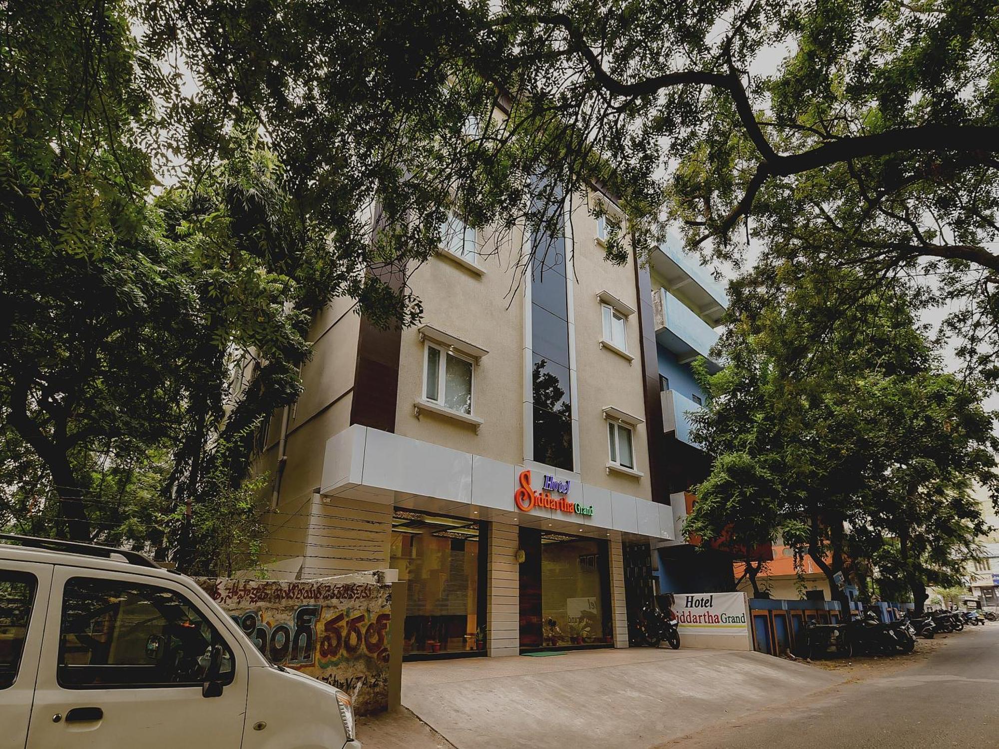 Super Capital O Siddartha Grand Hotel Vijayawāda Exterior foto