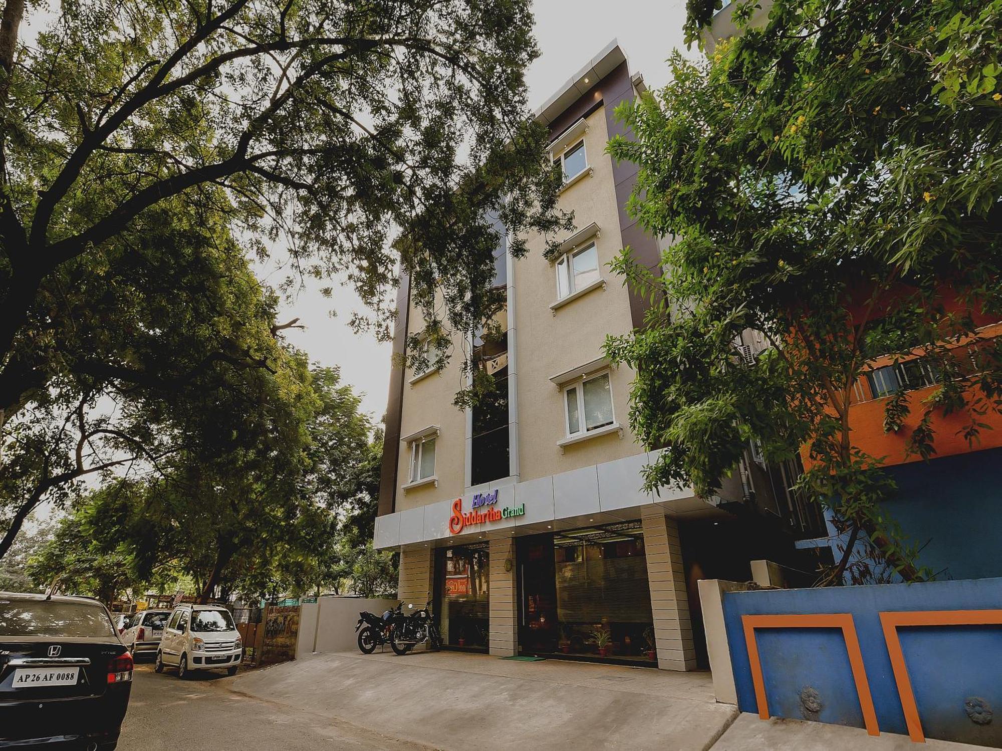 Super Capital O Siddartha Grand Hotel Vijayawāda Exterior foto