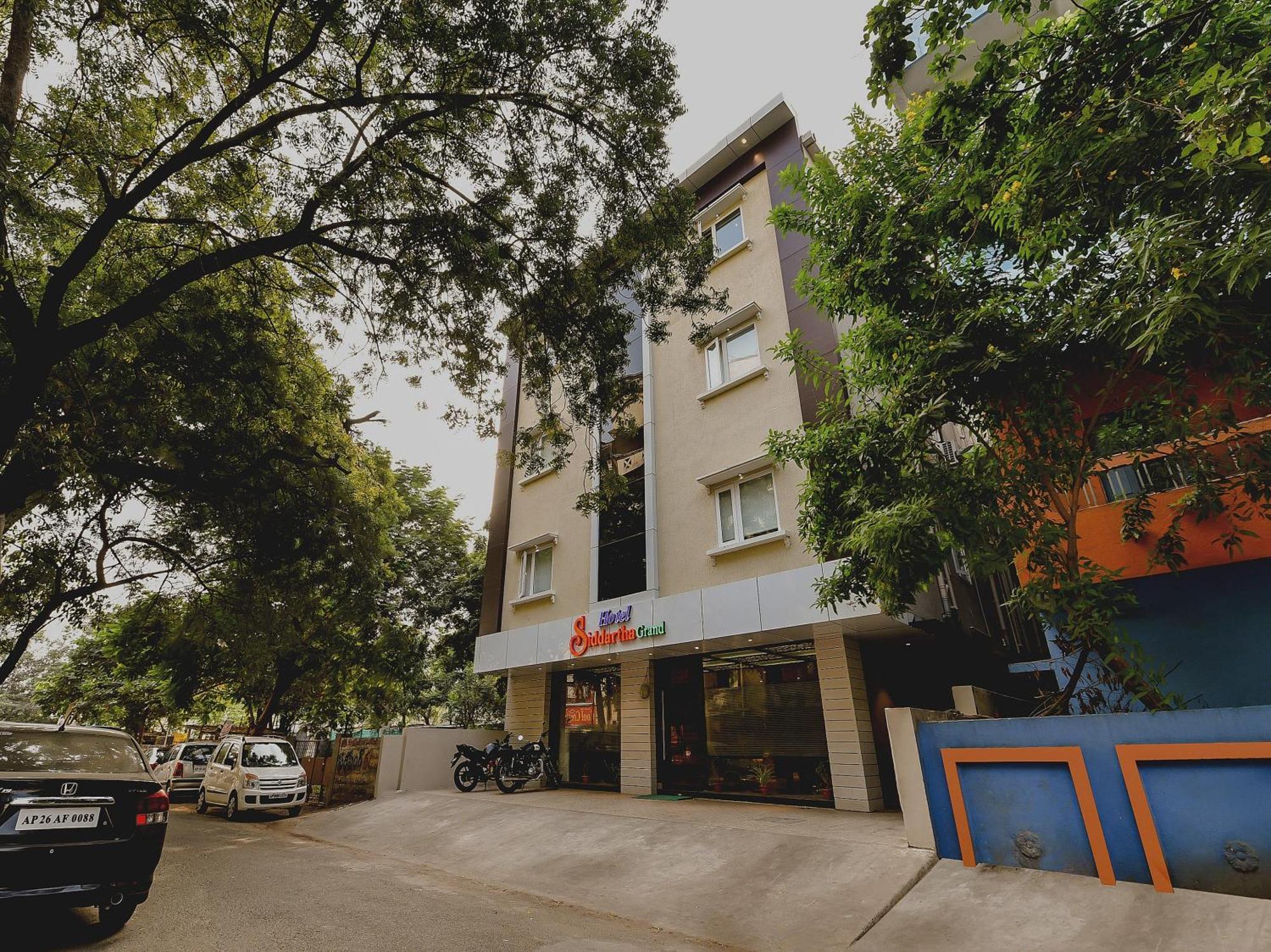 Super Capital O Siddartha Grand Hotel Vijayawāda Exterior foto